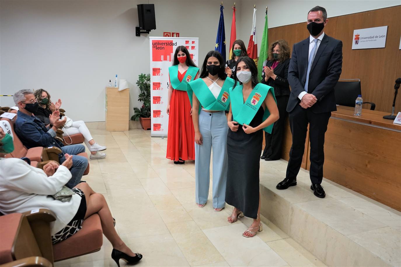 Los 48 integrantes de la promoción 2017-2021 recogió sus becas en un acto solemne que se celebró el pasado lunes bajo la presidencia de la vicerrectora Pilar Marqués.