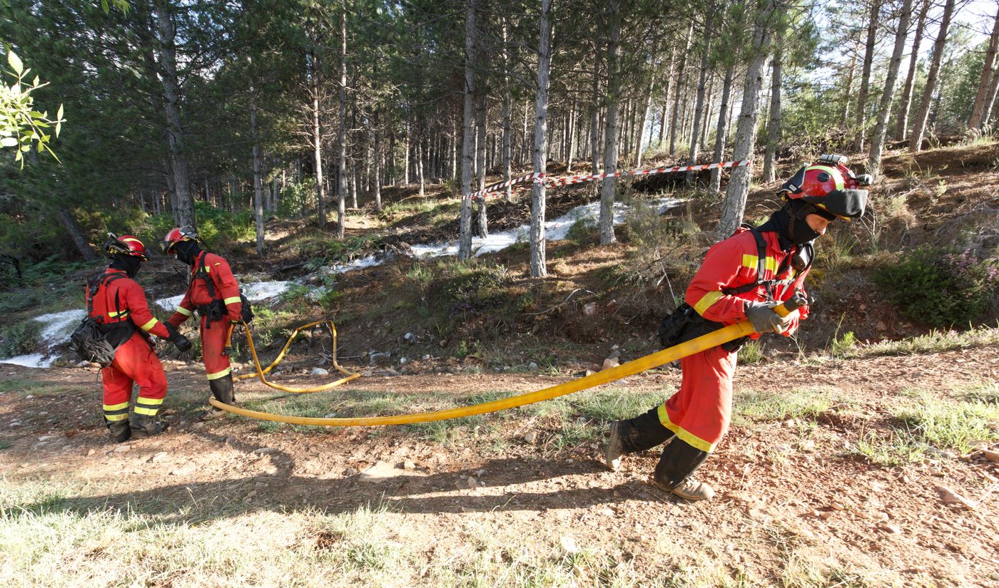 Cerca de 140 militares y medio centenar de vehículos participan en el ejercicio de instrucción y adiestramiento de Lucha Contra Incendios Forestales (LCIF) en El Bierzo que se extiende hasta este miércoles. 