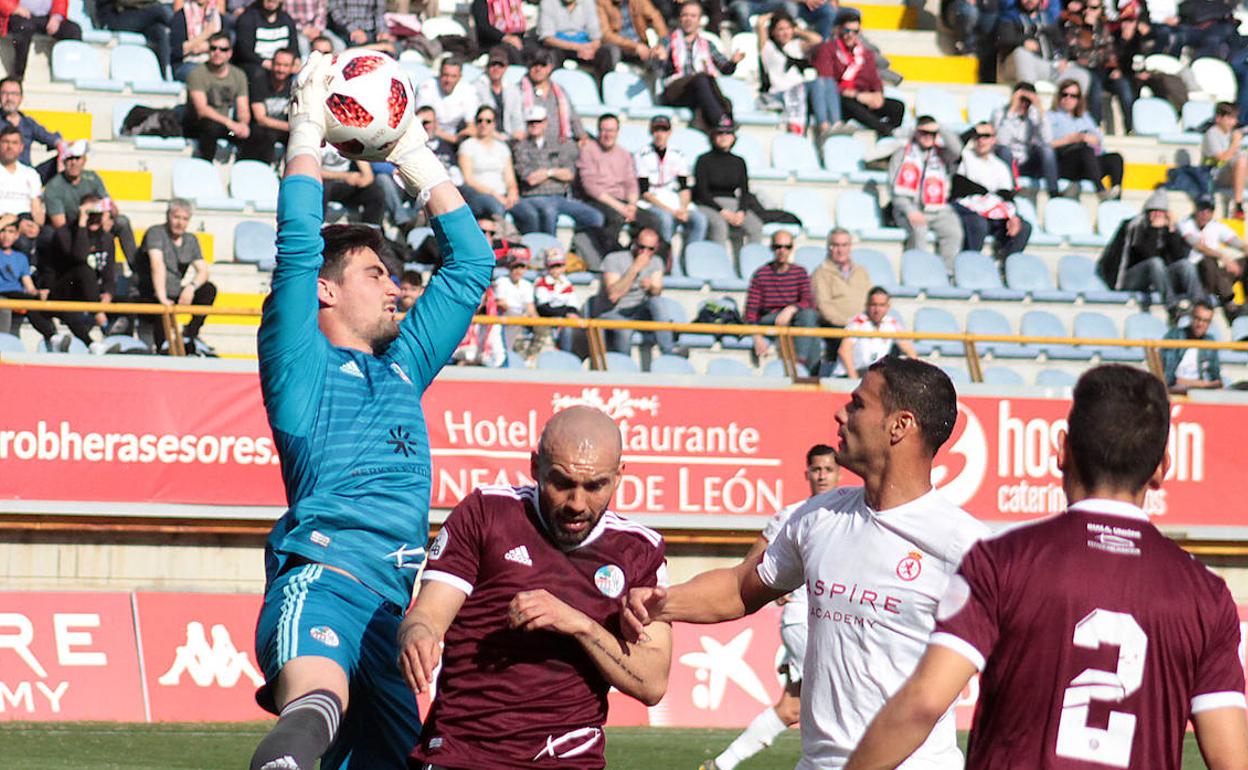 Dani Sotres, en un partido con el Salamanca. ante la Cultural en el Reino de León.