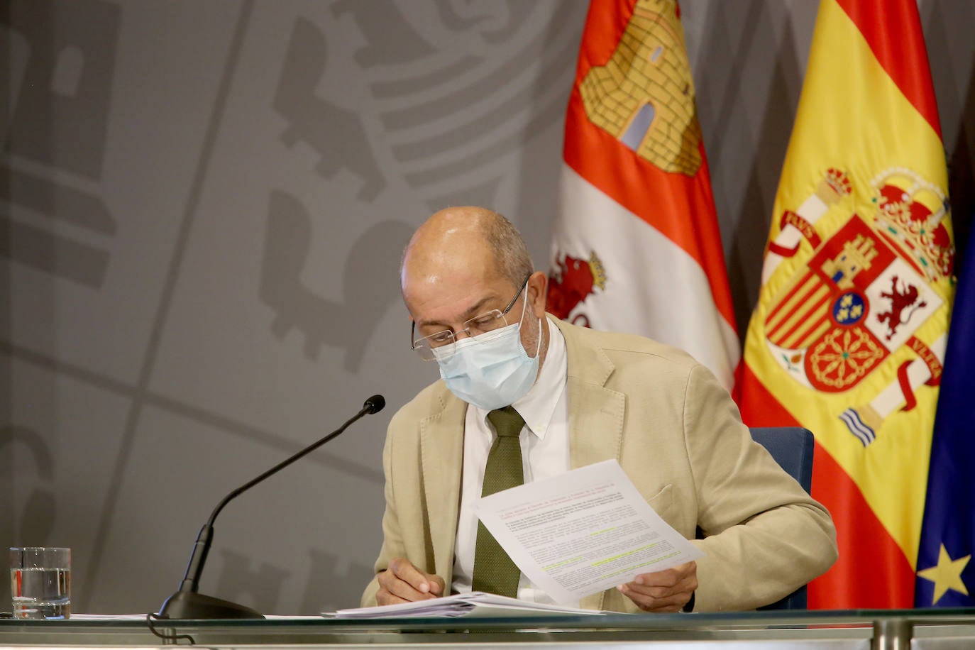 El vicepresidente, portavoz y consejero de Transparencia, Ordenación del Territorio y Acción Exterior, Francisco Igea, y la consejera de Sanidad, Verónica Casado, comparecen en rueda de prensa posterior al Consejo de Gobierno