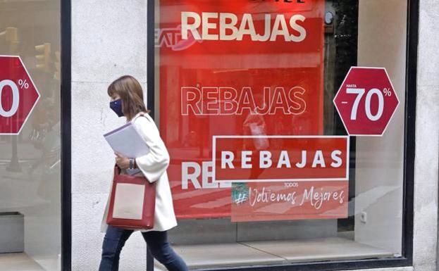 Imagen de un comercio leonés en rebajas.