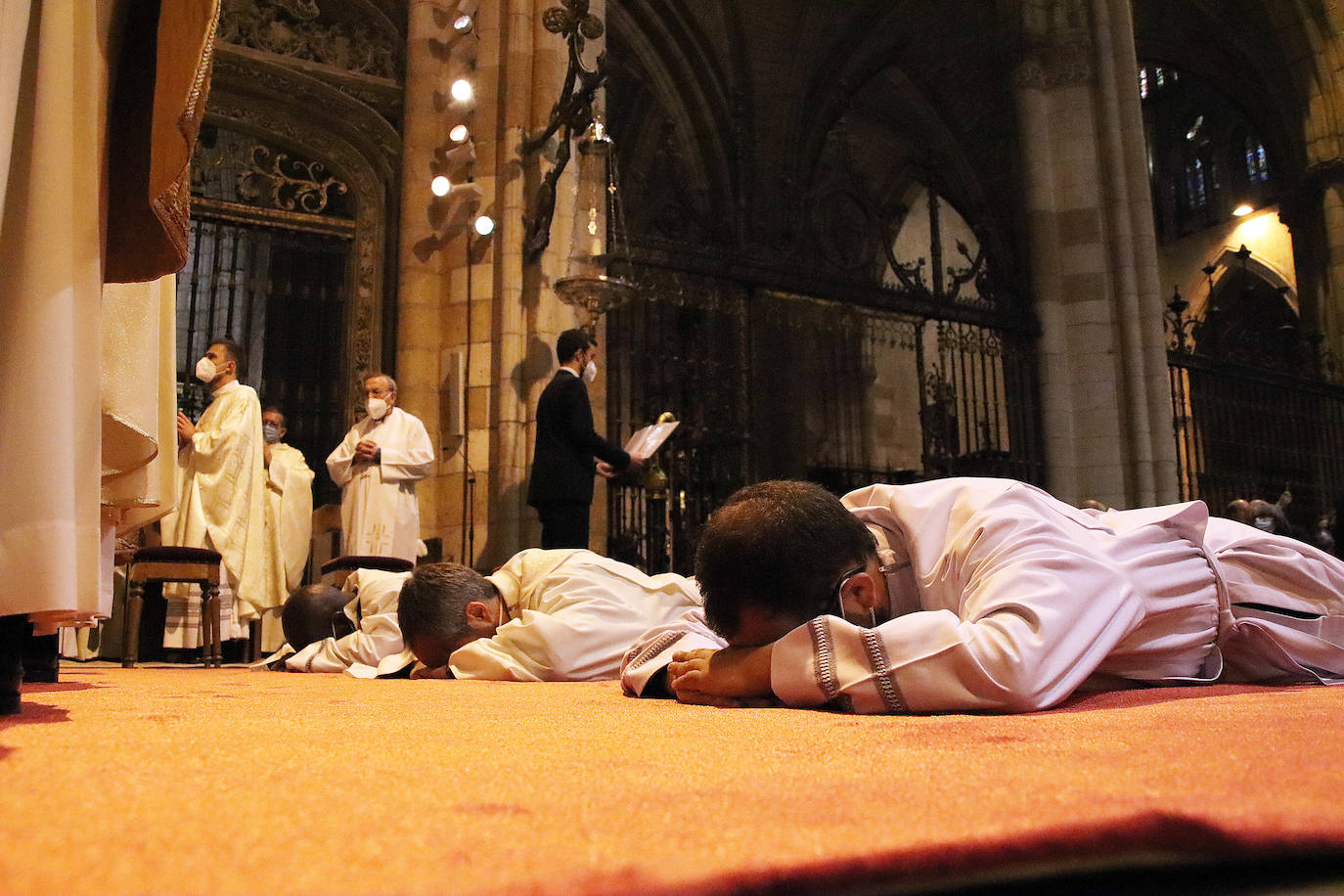 Fotos: Danielle, Adrián y Thierry Rabenkogo, ordenados nuevos sacerdotes