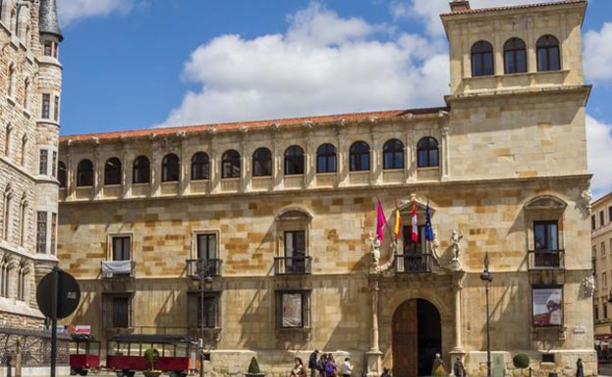 Palacio de los Guzmanes, sede de la Diputación de León.