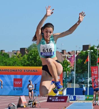 Raquel Martínez, leonesa del Sprint León, en la prueba de salto de longitud.