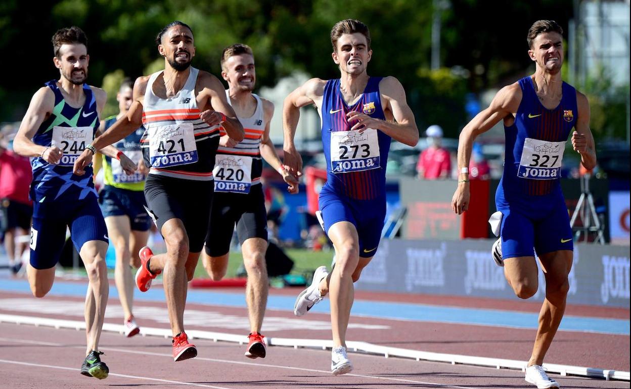 Saúl Ordóñez, en la recta final de la prueba de 800 metros.