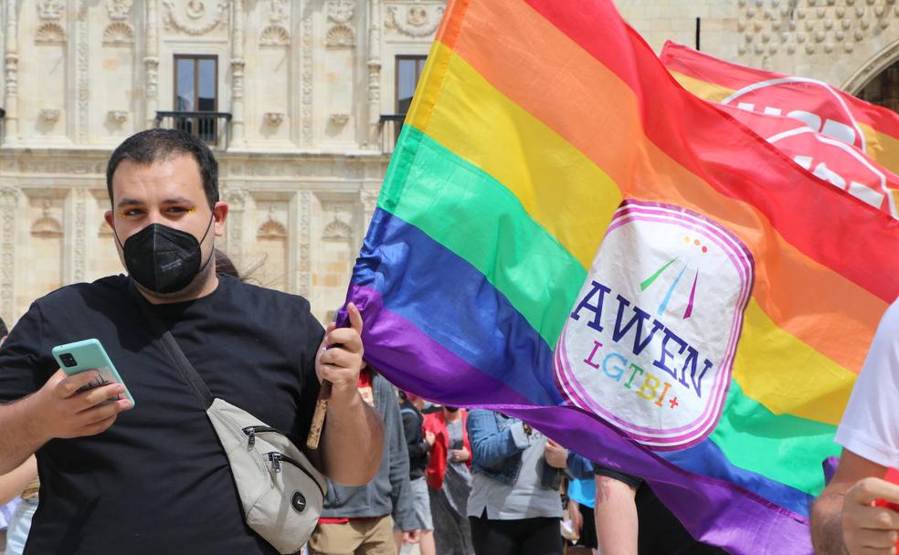 Uno de los manifestantes en el día del Orgullo en León. 