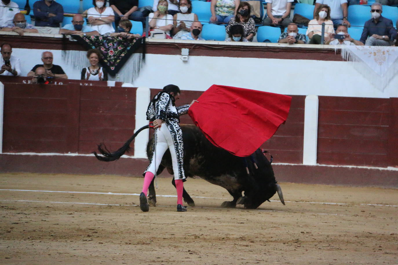 Fotos: Las mejores imágenes de Enrique Ponce en la plaza de toros de León