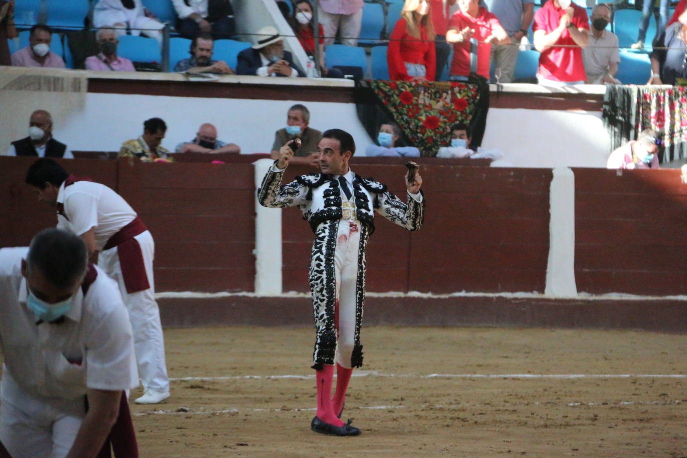 Fotos: Las mejores imágenes de Enrique Ponce en la plaza de toros de León