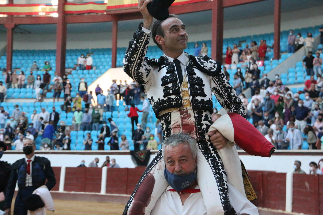 Puerta grande para Pablo Hermoso y Enrique Ponce