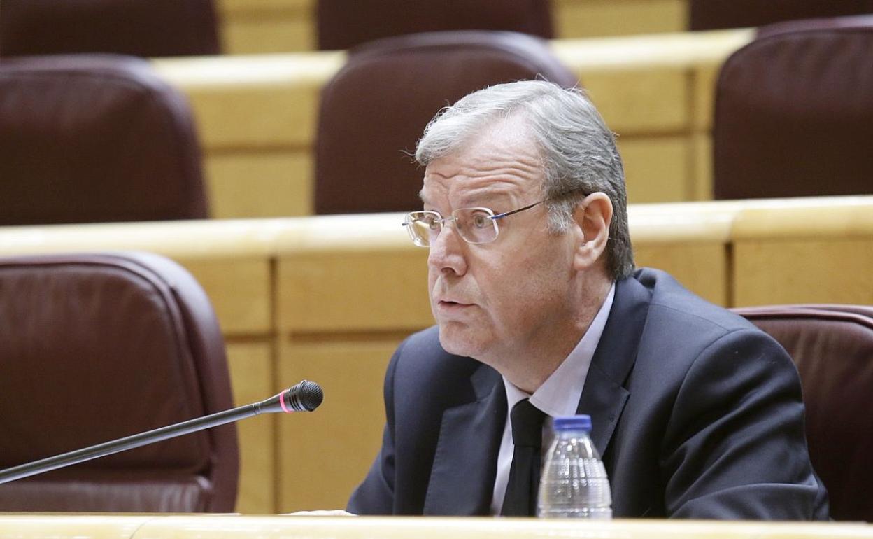 Antonio Silván, durante una sesión en el Senado. 