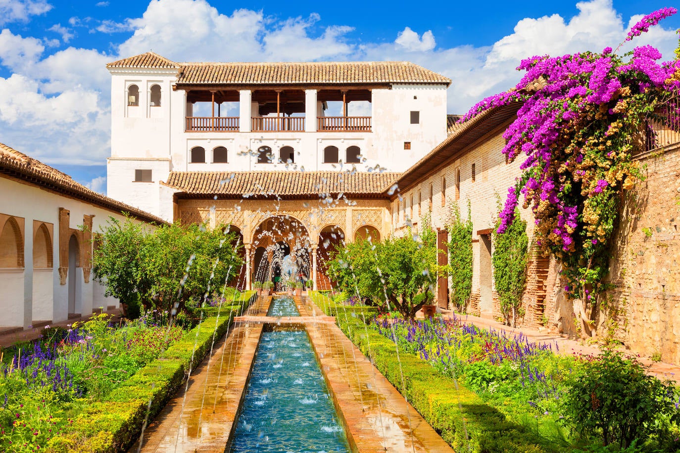 Jardines del Generalife, en la Alhambra de Granada, España. 