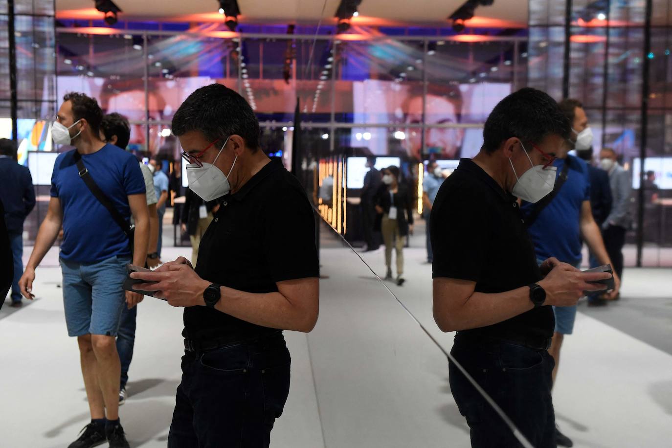 Fotos: El Mobile World Congress, por dentro: de bistecs vegetarianos en 3D a controlar desde Barcelona un yate amarrado en Valencia