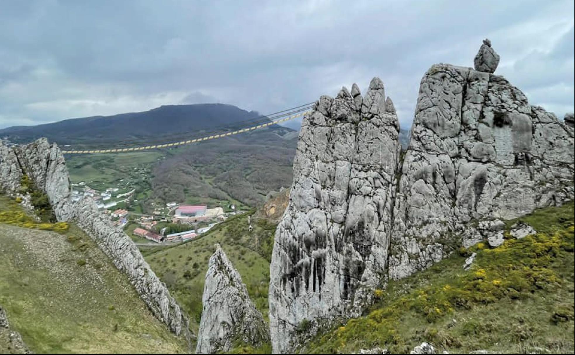 Imagen vitual del puente tibetano de más de cien metros de largo que ahora se proyecta en Sabero.