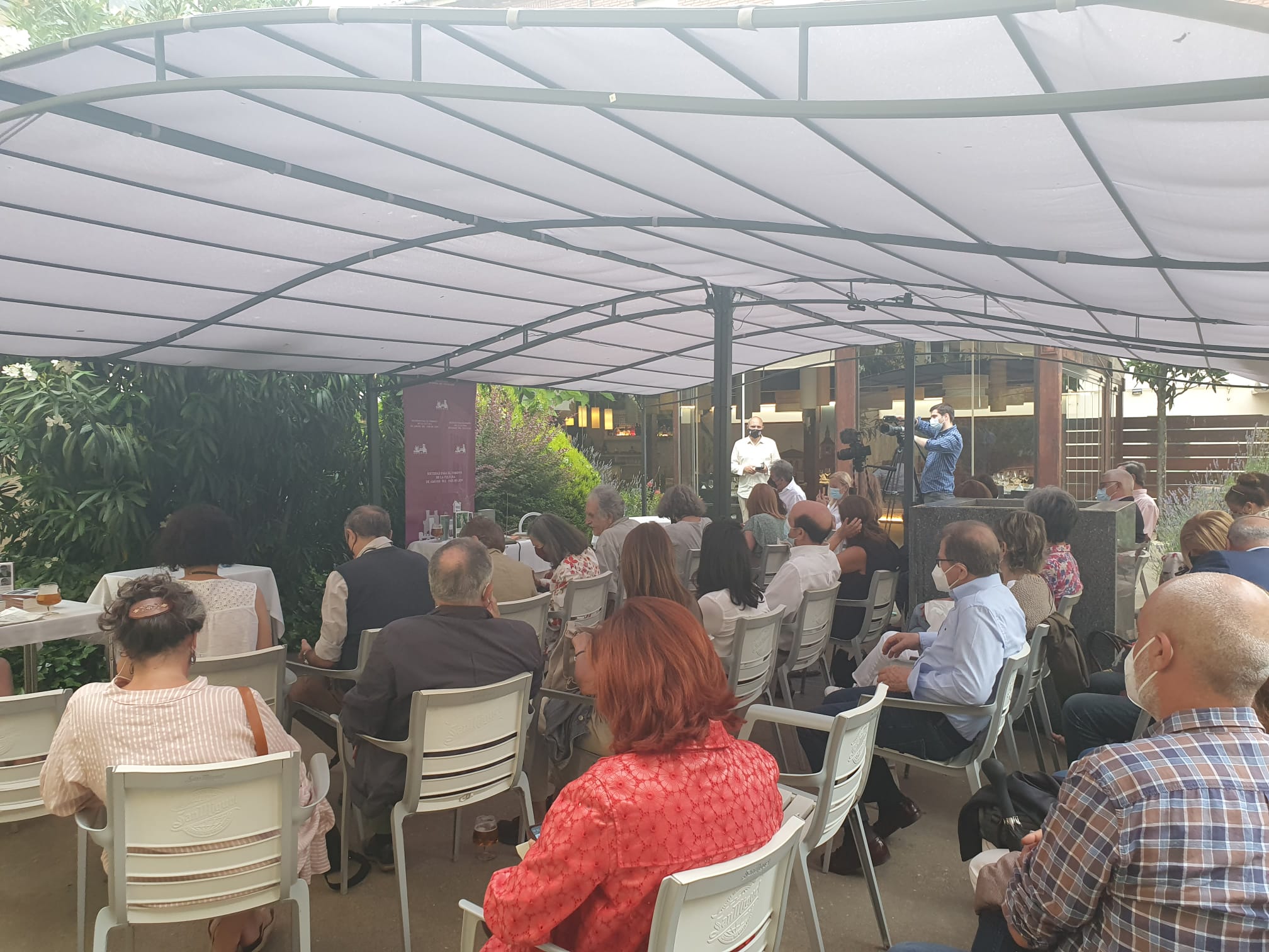 Los escritores Luis Mateo Díez y José María Merino