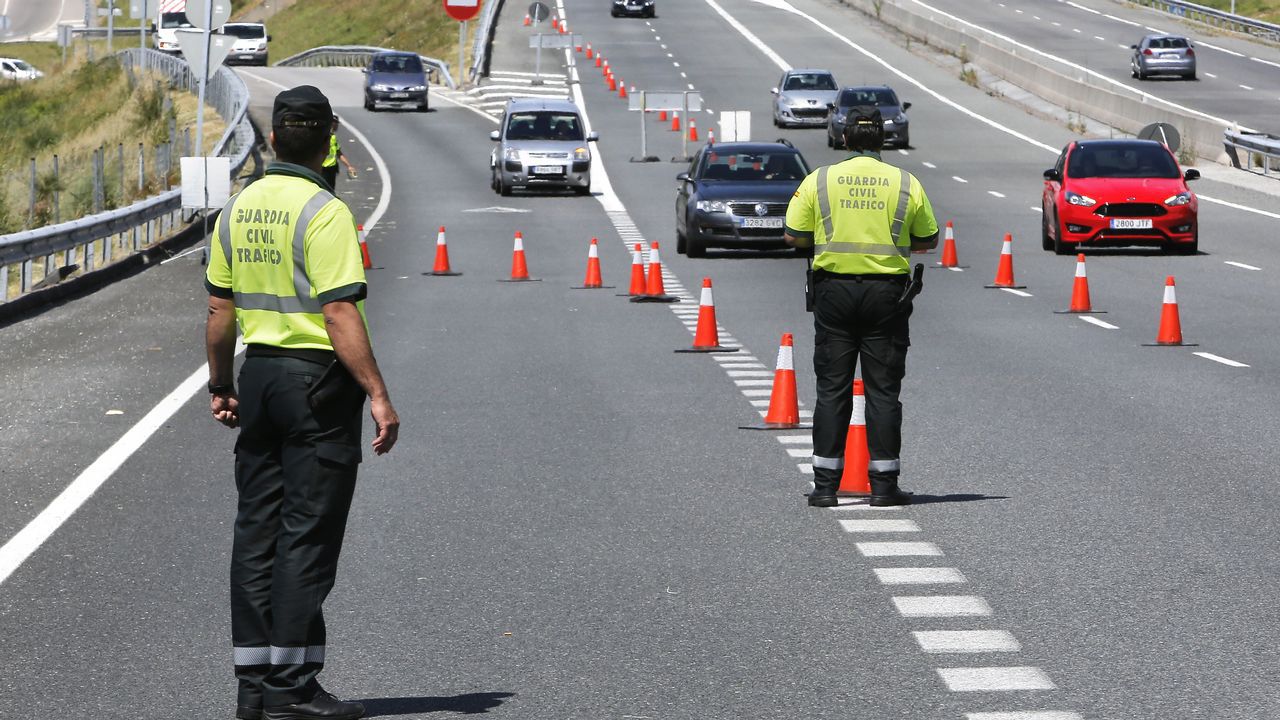 Efectivos de la Guardia Civil durante una Operación Salida.