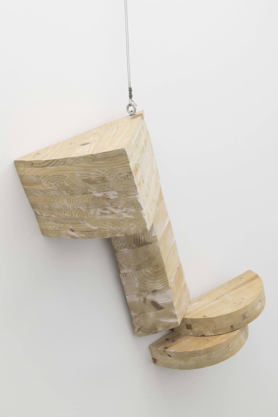 La leonesa María Luisa Fernández comparte exposición con otros catorce artistas de Castilla y León, como esta obra, 'Concierto para el Bioceno 7' del vallisoletano Eugenio Ampudia.