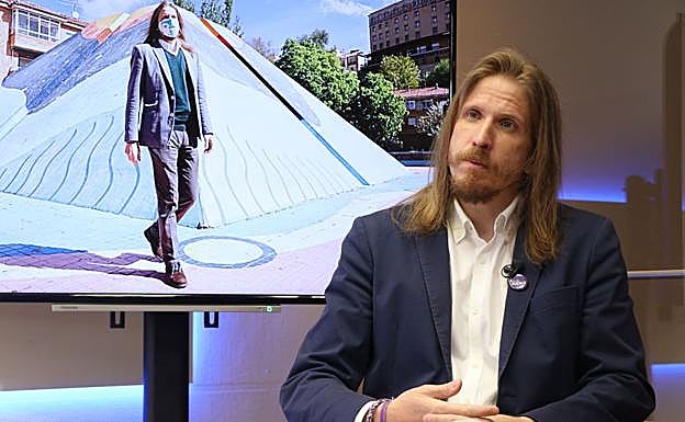 Pablo Fernández durante su entrevista en el plató de Leonoticias.