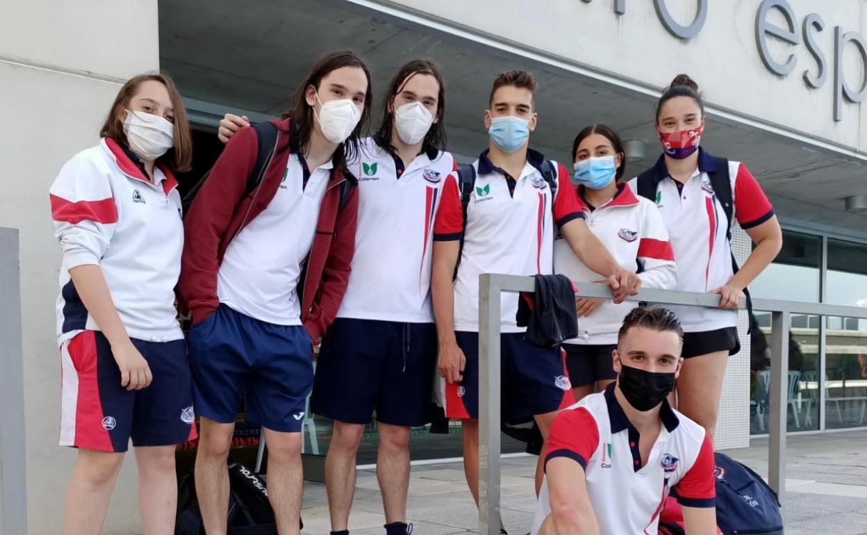 Imagen de varios nadadores del Club Natación León.