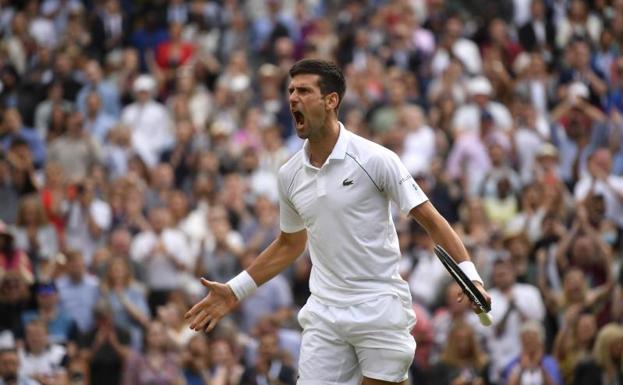 Novak Djokovic celebra su victoria ante Denis Shapovalov. 