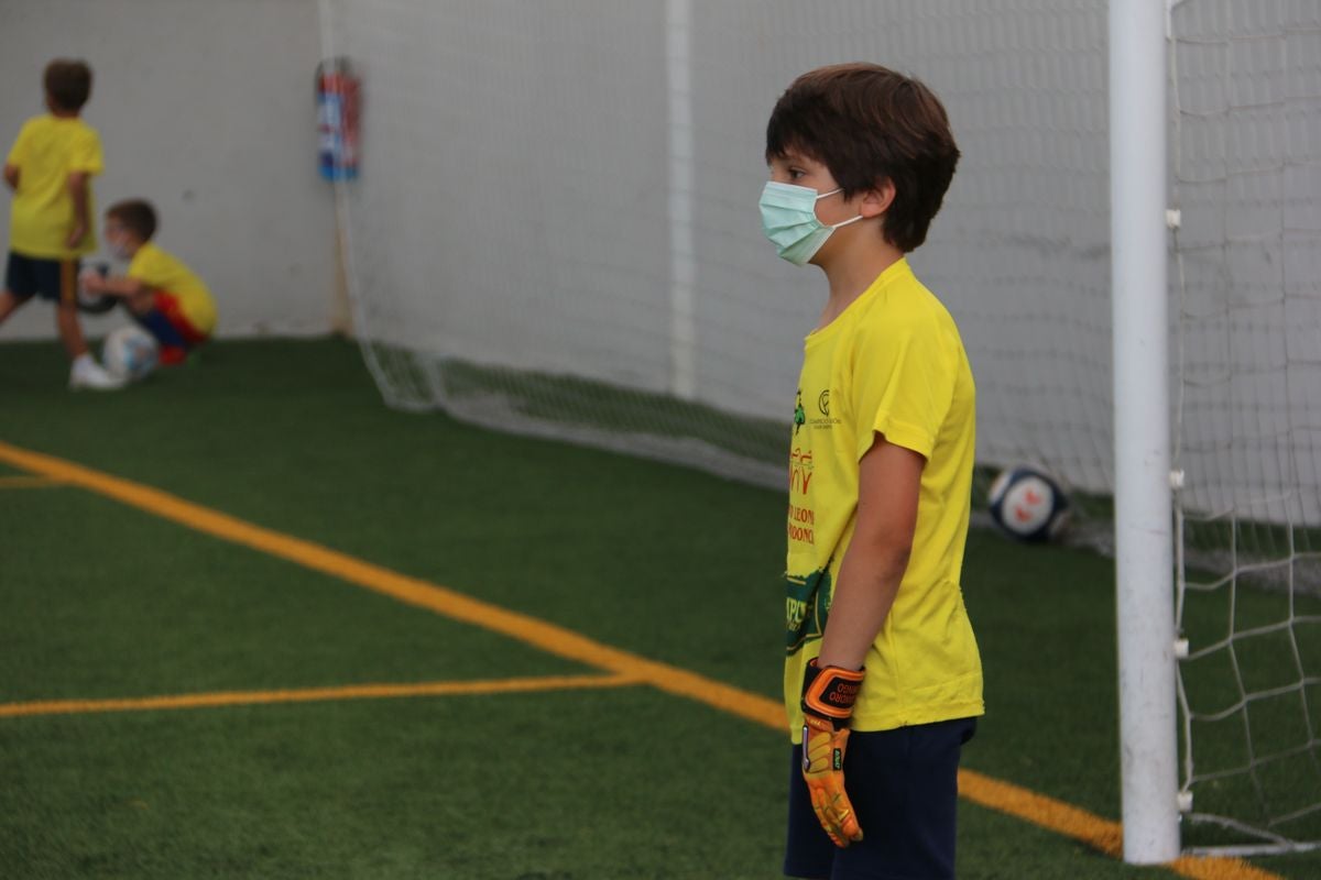 El Campus Diego Calzado reúne a más de 80 niños en la primera semana en el Olímpico de León