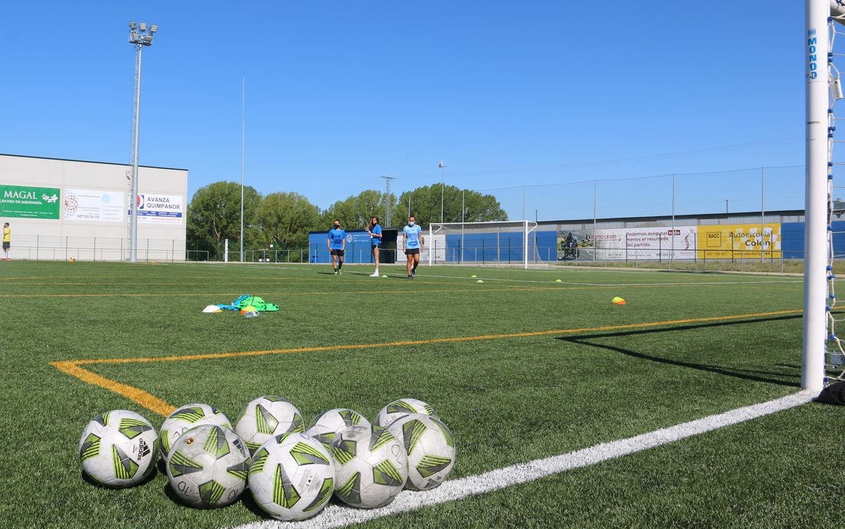 El Campus Diego Calzado organizó una jornada de tecnificación con jugadoras profesionales de fútbol femenino.