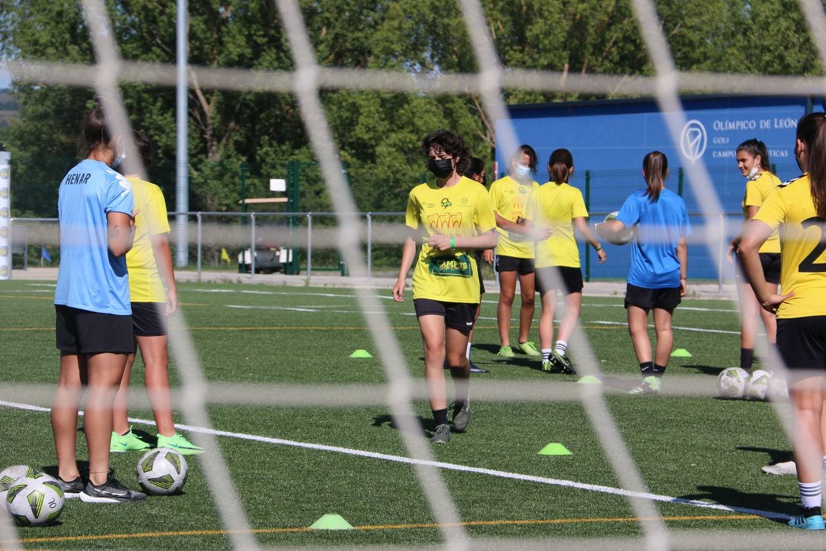 El Campus Diego Calzado organizó una jornada de tecnificación con jugadoras profesionales de fútbol femenino.