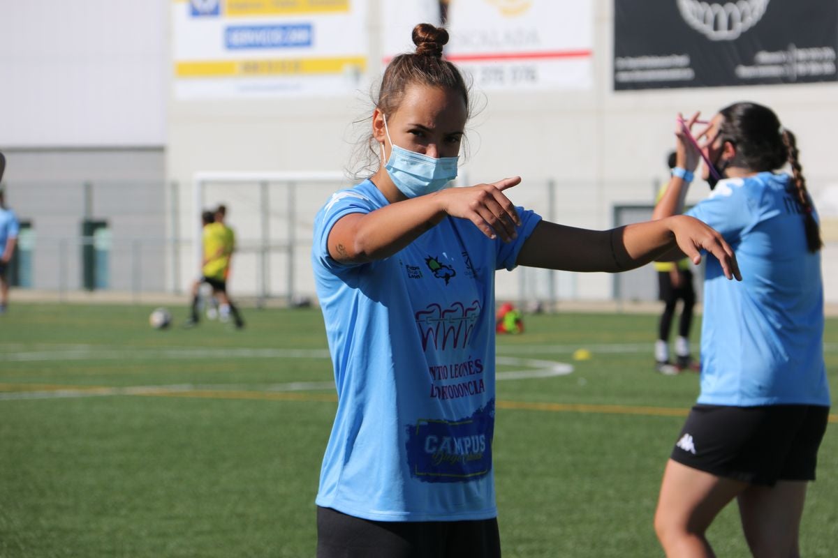 El Campus Diego Calzado organizó una jornada de tecnificación con jugadoras profesionales de fútbol femenino.