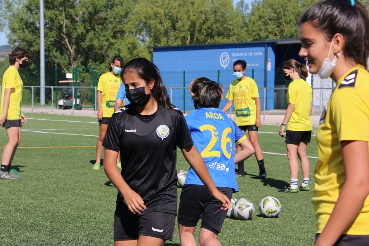 El Campus Diego Calzado organizó una jornada de tecnificación con jugadoras profesionales de fútbol femenino.