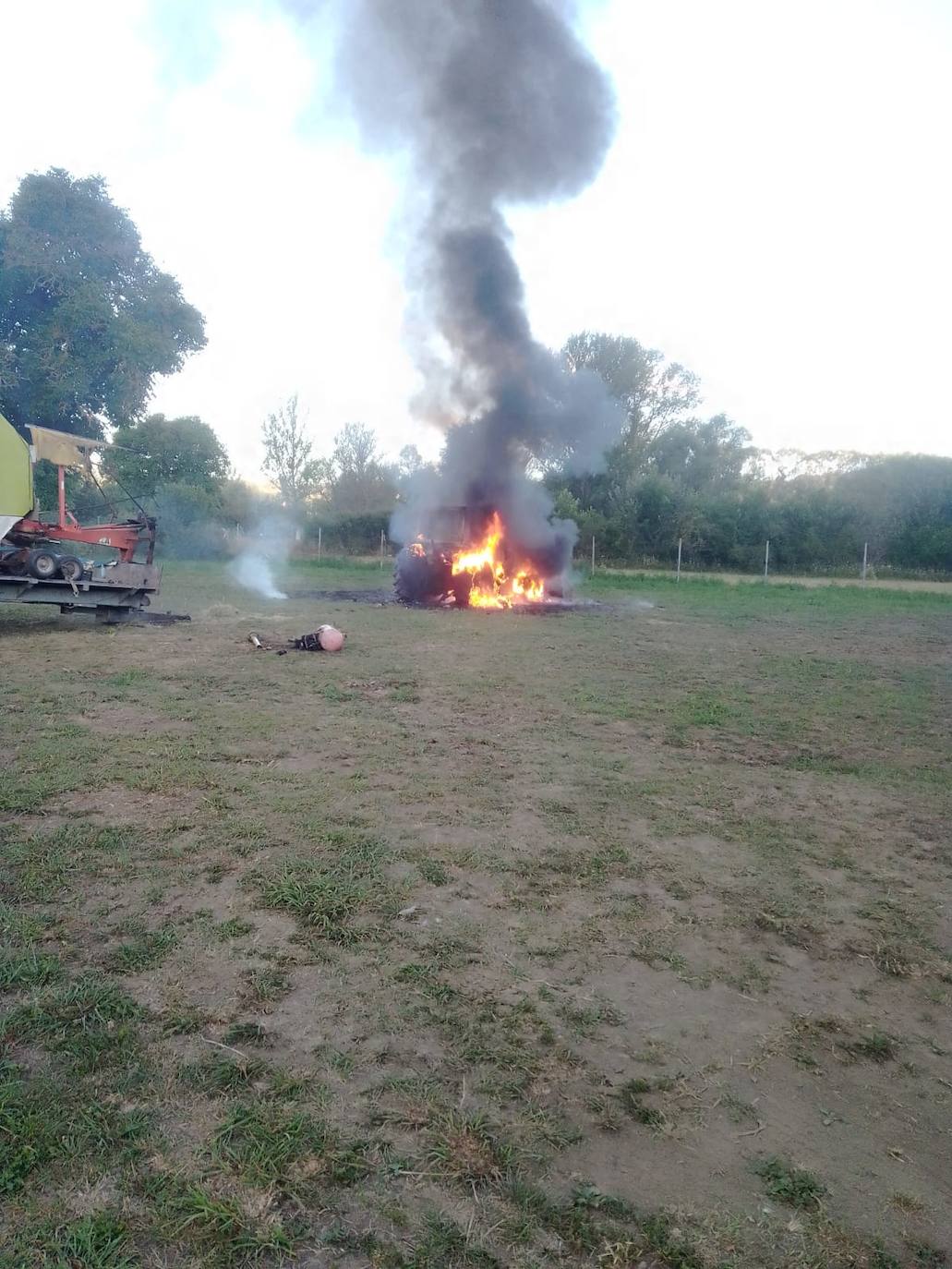 Arde un tractor en Ruiforco