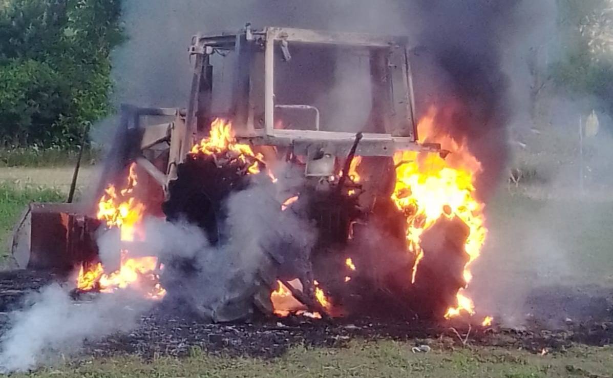 Arde un tractor en Ruiforco