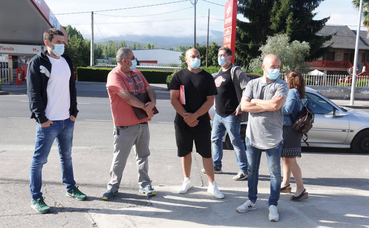 Miembros del comité de negociador antes de la reunión con la dirección de LM.