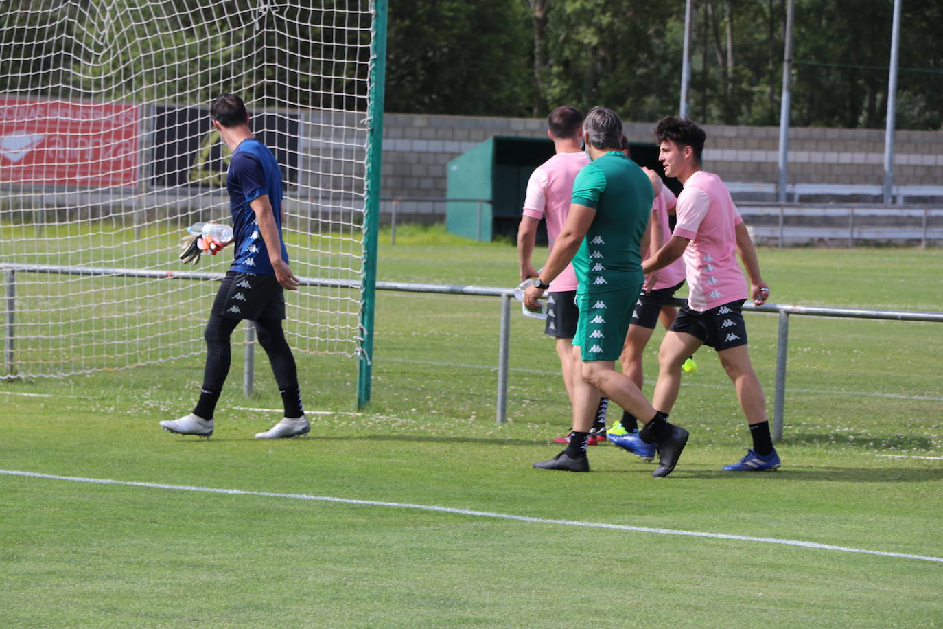 El conjunto leonés inicia los entrenamientos de una nueva campaña a la espera de completar su plantilla.