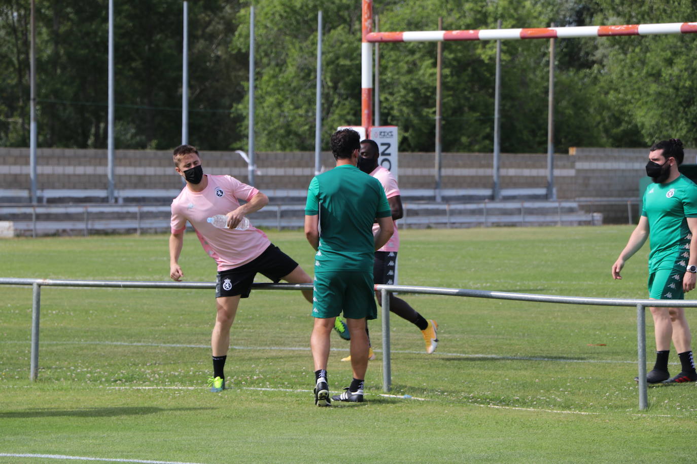 El conjunto leonés inicia los entrenamientos de una nueva campaña a la espera de completar su plantilla.