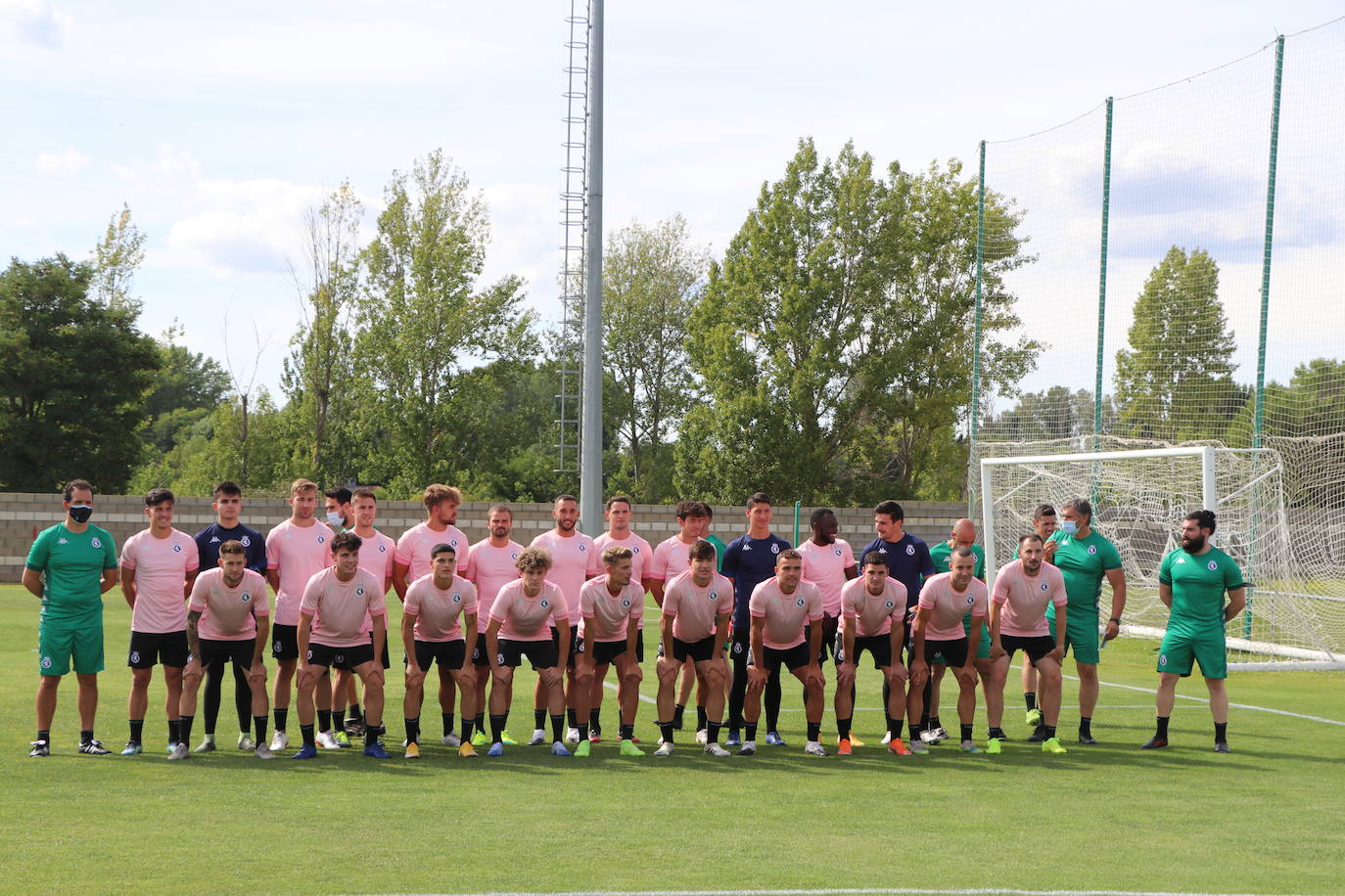 El conjunto leonés inicia los entrenamientos de una nueva campaña a la espera de completar su plantilla.