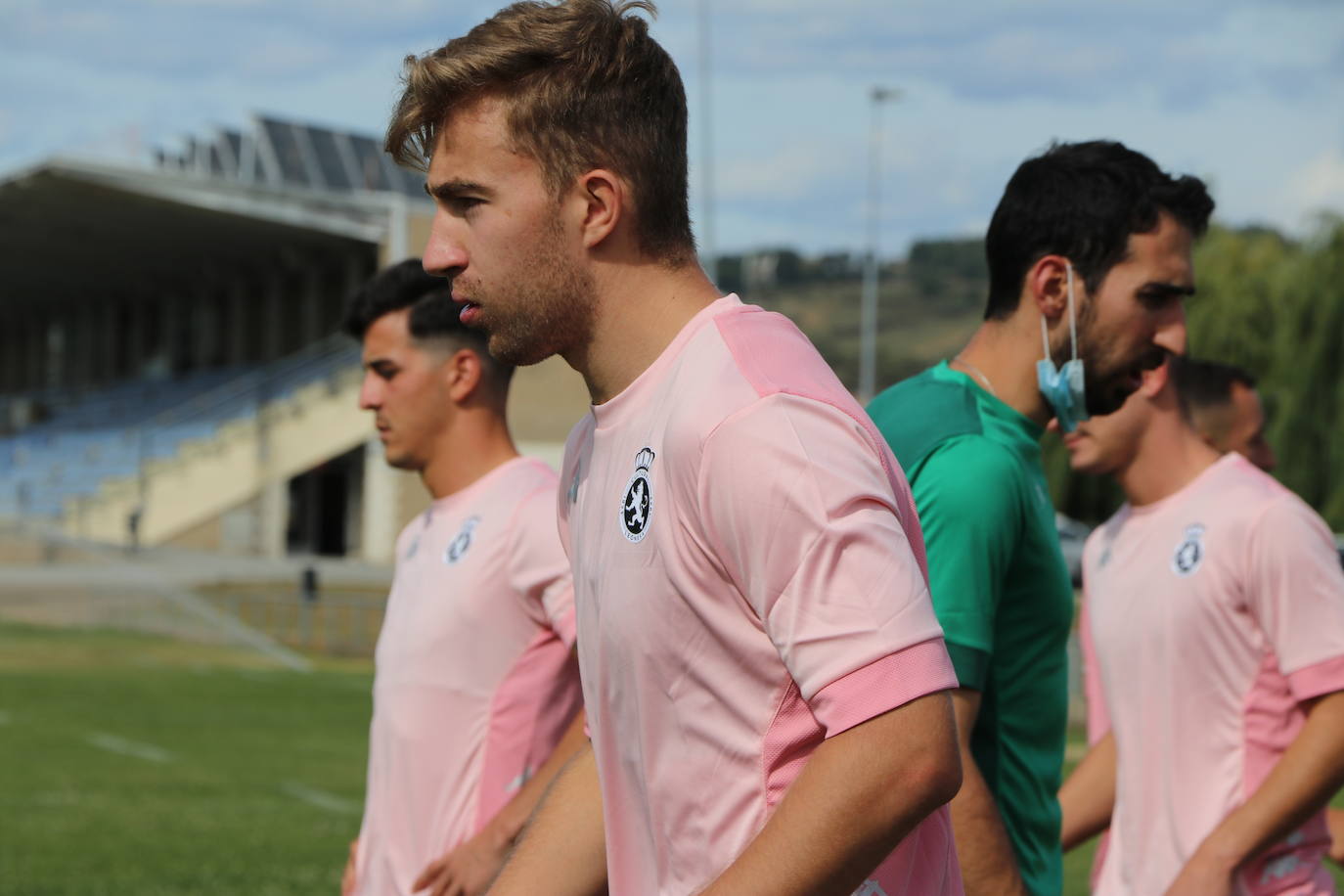 El conjunto leonés inicia los entrenamientos de una nueva campaña a la espera de completar su plantilla.