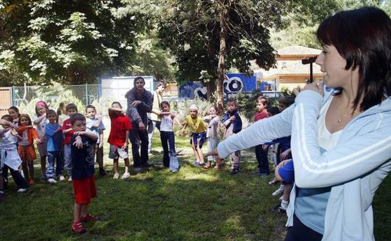 Imagen de archivo de un campamento infantil.