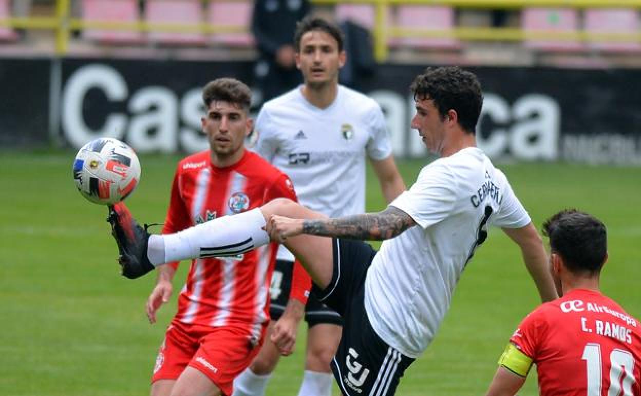 Cerrajería, en un partido con el Burgos CF.