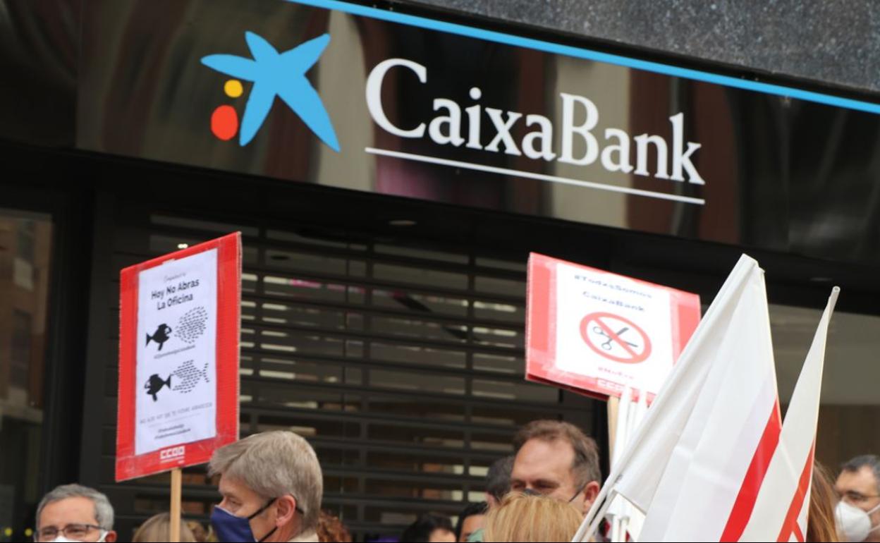 Los 140 empleados de CaixaBank en León pueden adherirse desde este viernes al plan de bajas