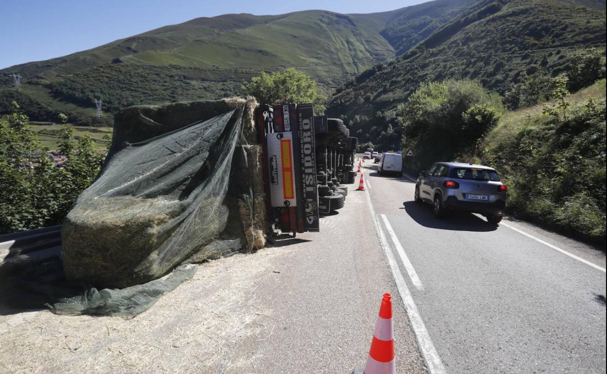 Imagen del camión con el que viajaba el fallecido.