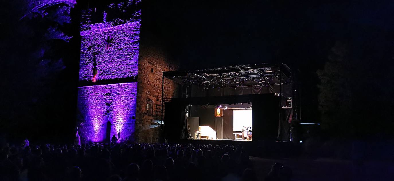 Turienzo de los Caballeros acoge junto al Torreón de los Osorio la representación teatral 'Unum in Aeternum' y recupera la narración de una leyenda de 1258 que gira en torno a la Orden de los Caballeros del Temple y la Maragatería.