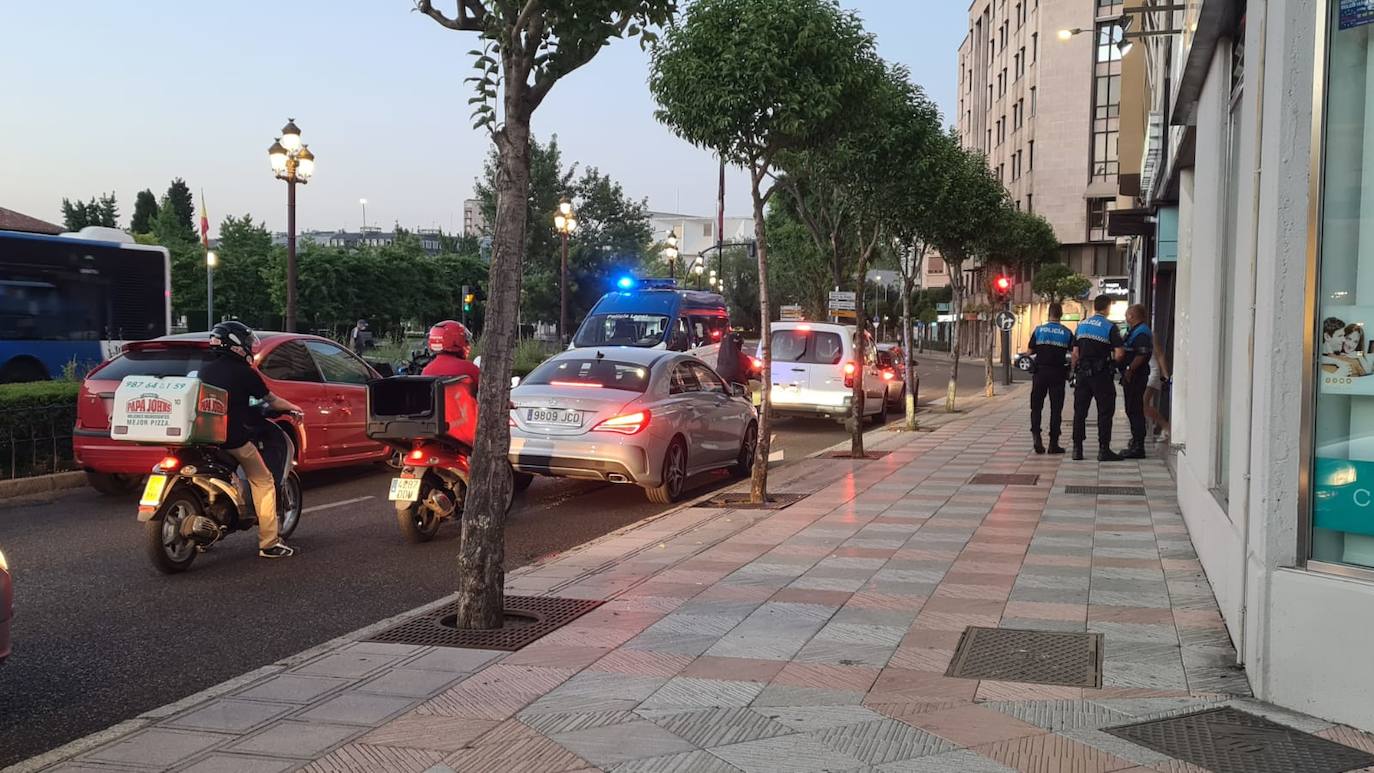 La Policía Local intercepta un vehículo que conducía de forma temeraria por el centro de León