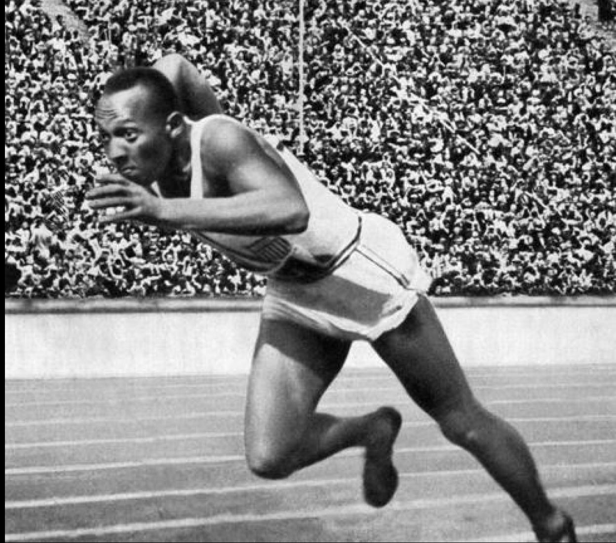 Jesse Owens, durante una prueba.