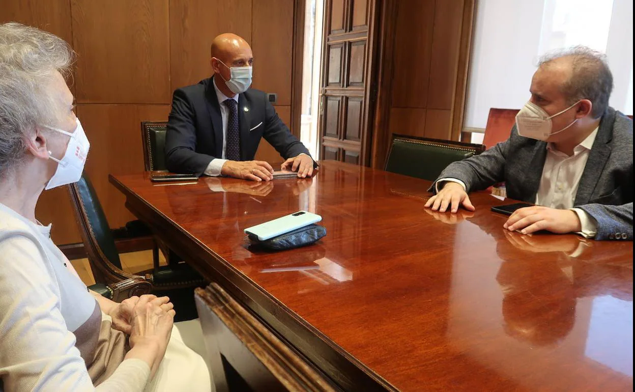 Recepción al pianista en el Ayuntamiento de León.