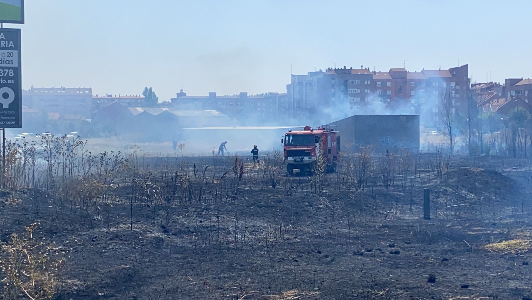 Una dotación de Bomberos se desplazaba a la zona a pasadas las 14.30 horas de este jueves | Siguen trabajando en la zona aunque el fuego está controlado