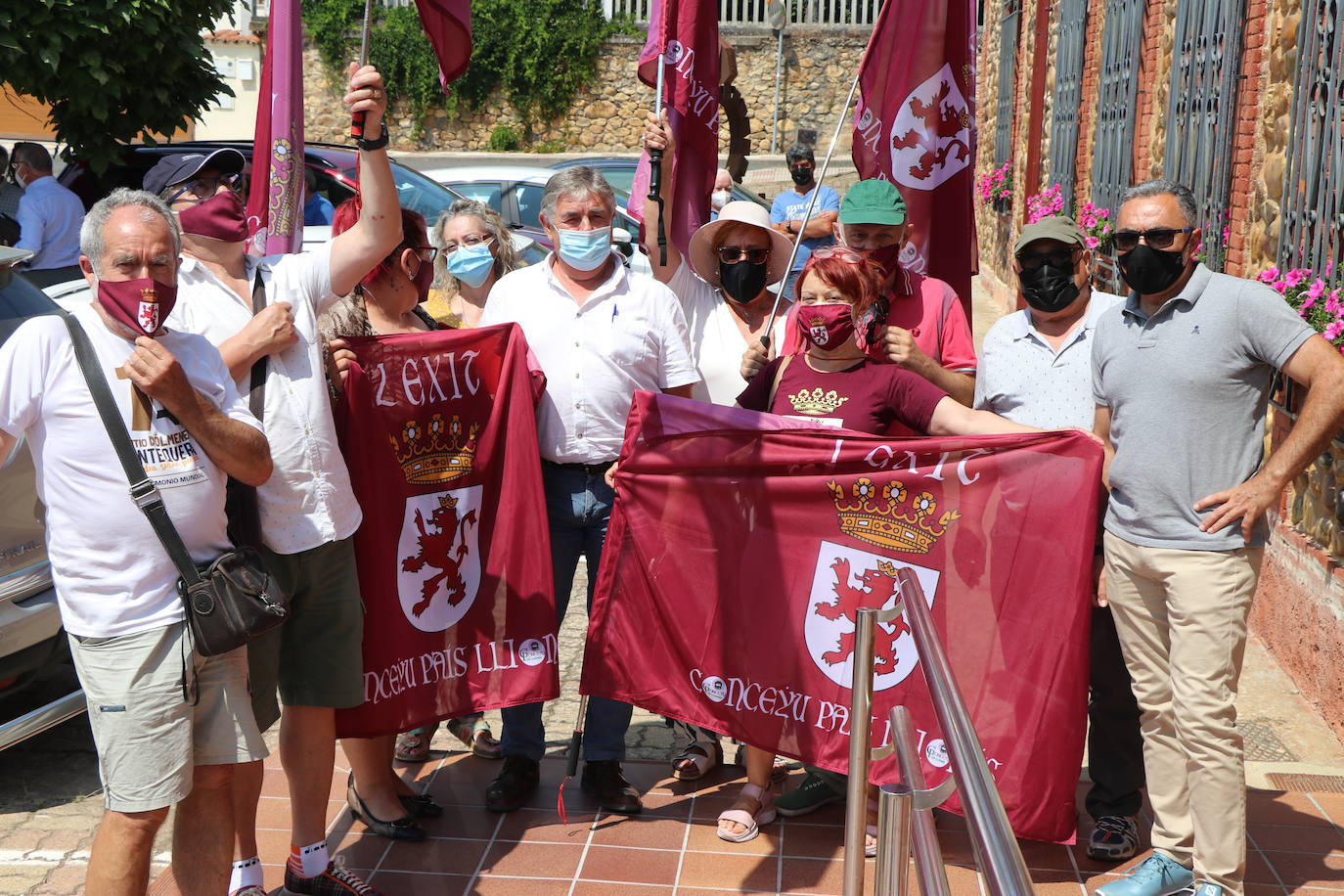 Con cinco votos a favor, dos en contra y una abstención, la moción presentada por UPL e Izquierda Unida sale adelante y saca de la alcaldía al PSOE que gobernaba hasta el momento con el apoyo de los leonesistas | Arranca una nueva legislatura en la que UPL e IU se proponen «trabajar para la prosperidad de Garrafe y sus vecinos»