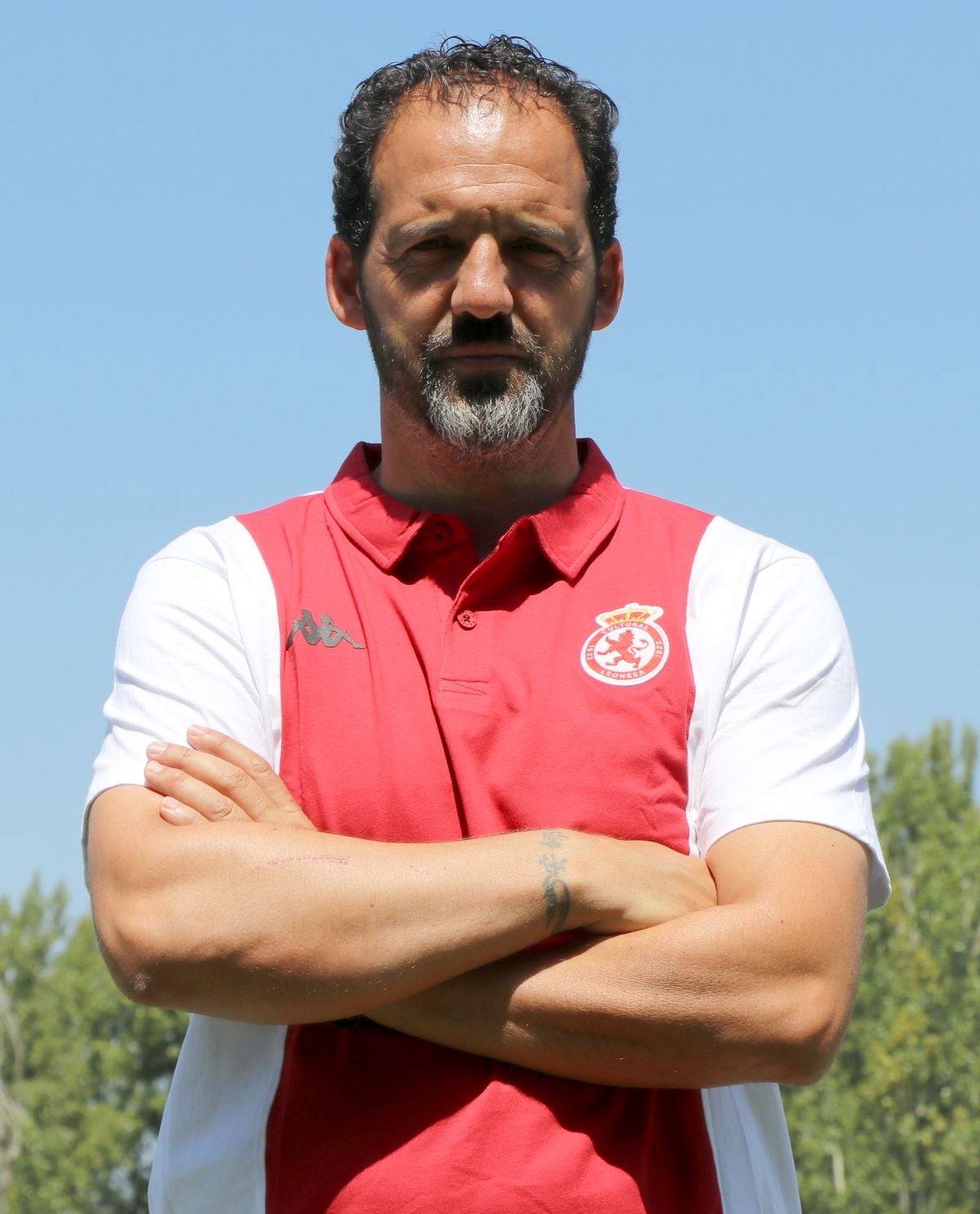 El entrenador de la Cultural analiza en una entrevista el inicio de una ilusionante temporada al frente del conjunto leonés.