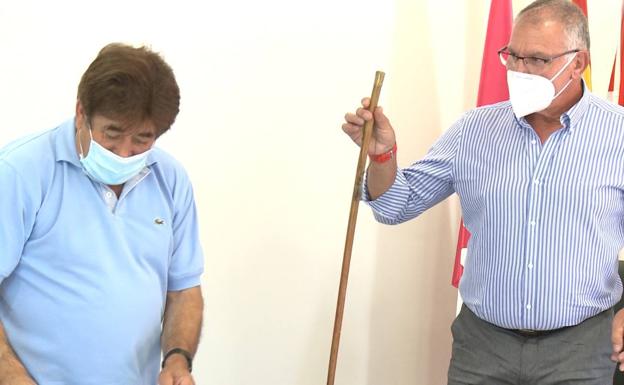 Miguel Flecha toma el bastón de mando del Ayuntamiento de Garrafe de Torío.