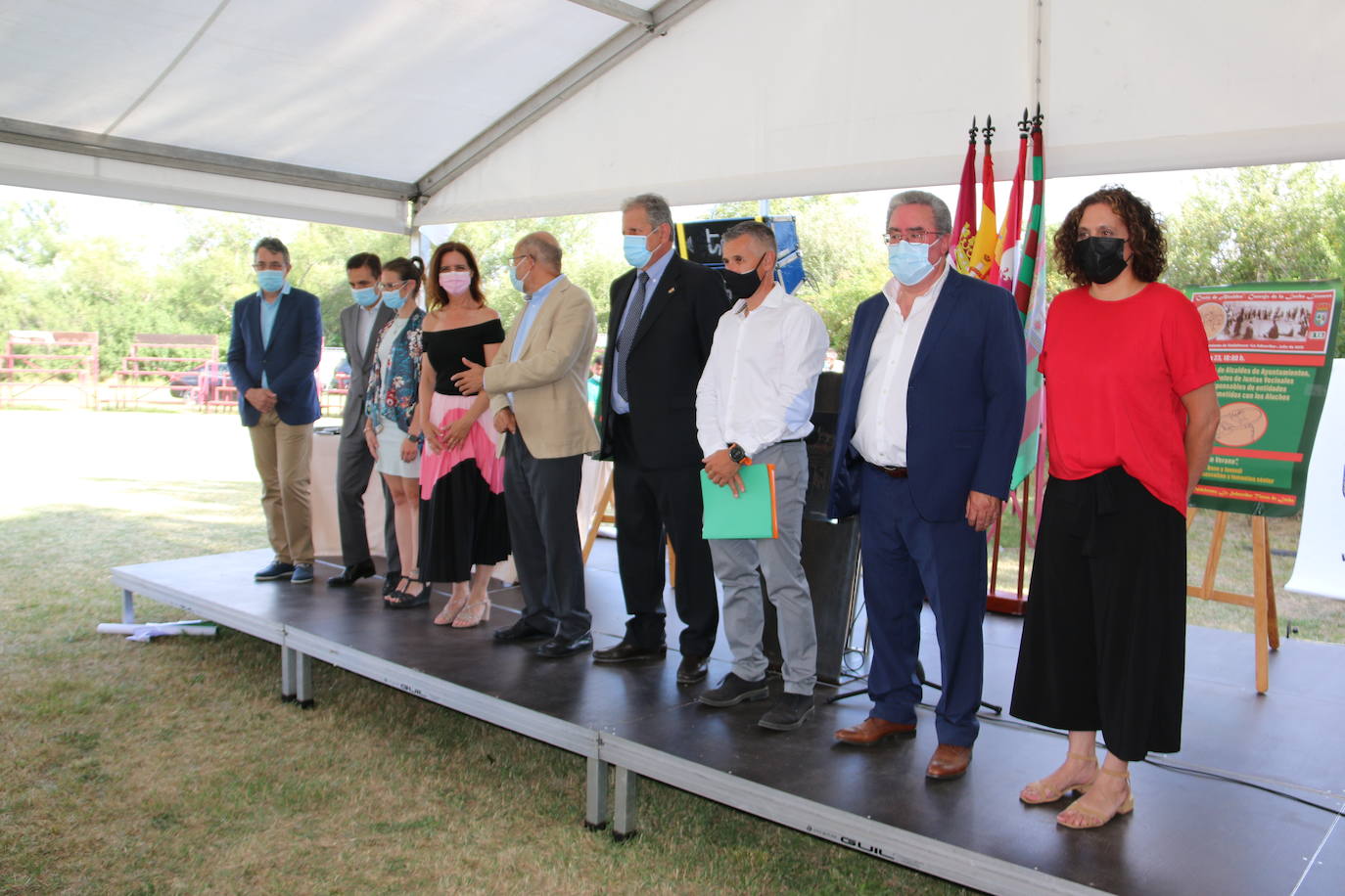 La Junta de Castilla y León anuncia la firma de la creación de una Federación Deportiva de la Lucha Leonesa en la presentación del Corro de Alcaldes de Valdefresno