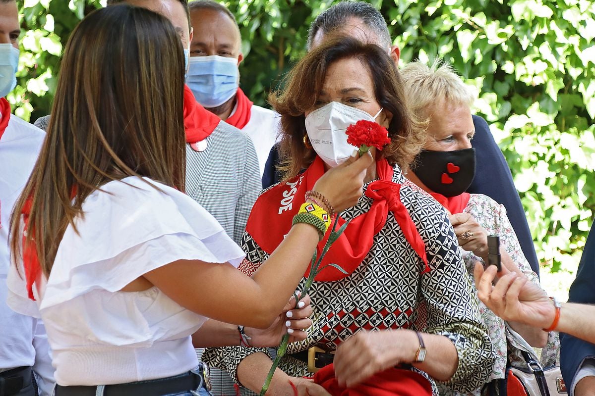 La localidad leonesa de Hospital de Órbigo acoge la celebración de la Fiesta de la Rosa con la presencia de Carmen Calvo, Luis Tudanca, Javier Alfonso Cendón y el alcalde del municipio, Enrique Busto.