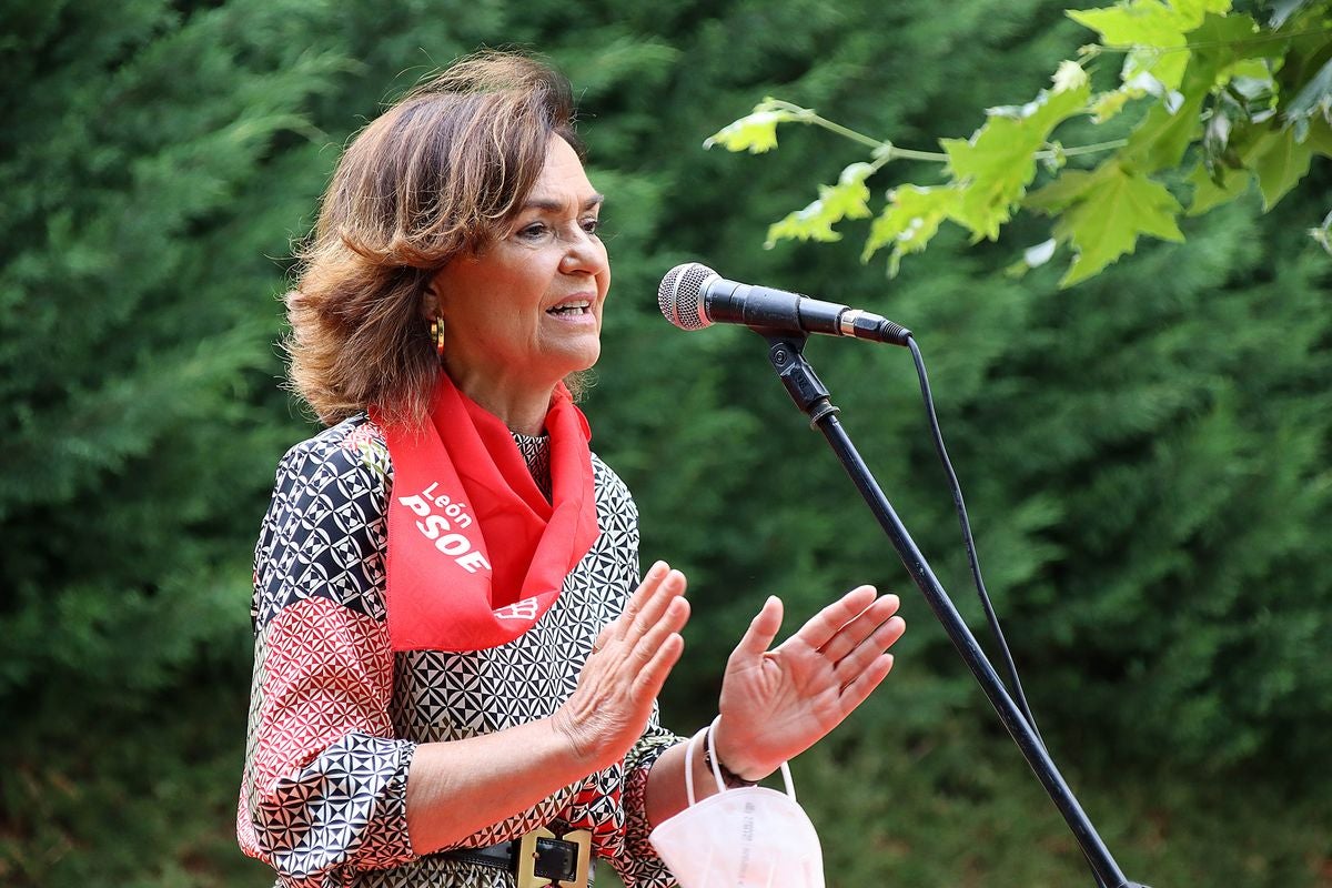 La localidad leonesa de Hospital de Órbigo acoge la celebración de la Fiesta de la Rosa con la presencia de Carmen Calvo, Luis Tudanca, Javier Alfonso Cendón y el alcalde del municipio, Enrique Busto.